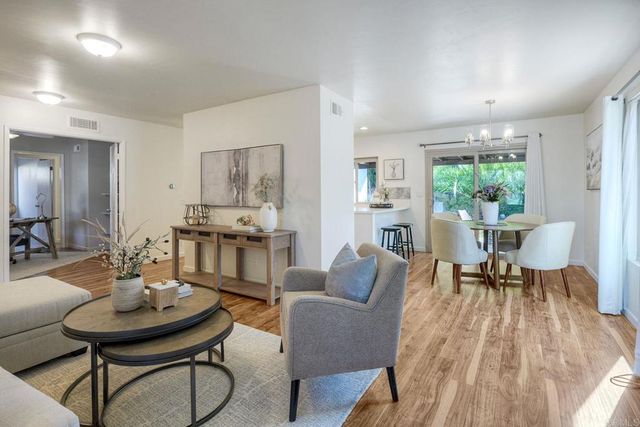 111 Village Run W, Encinitas, CA 92024