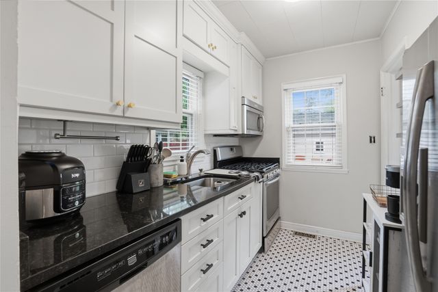 3321 52nd Street, Des Moines, IA 50310
