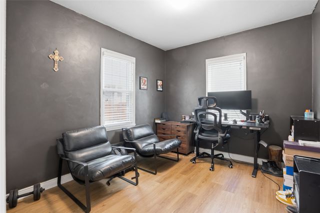 3321 52nd Street, Des Moines, IA 50310