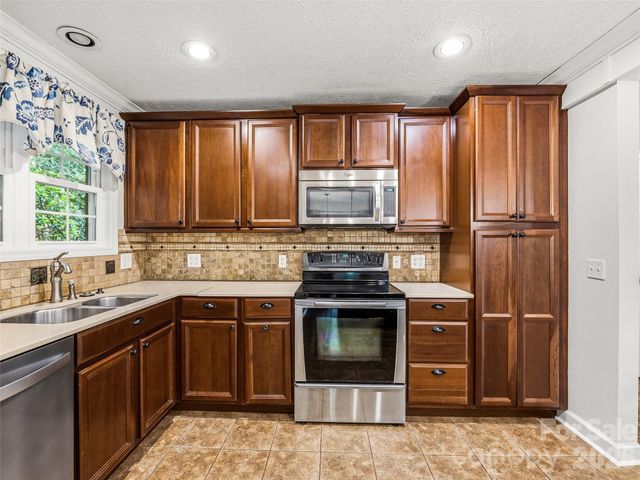 2388 Hebron Road, Hendersonville, NC 28739
