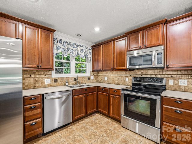 2388 Hebron Road, Hendersonville, NC 28739