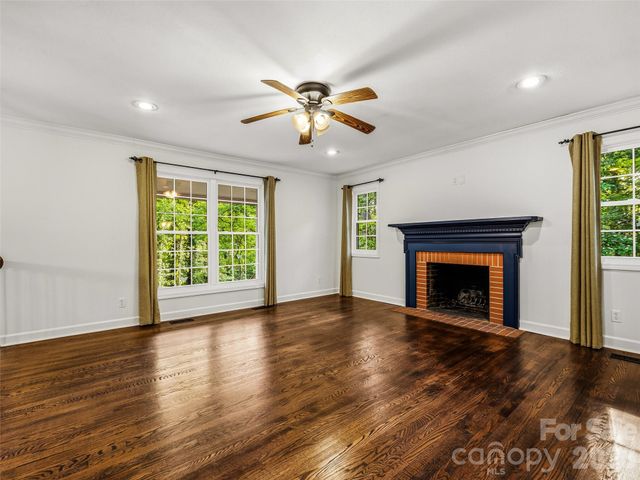 2388 Hebron Road, Hendersonville, NC 28739