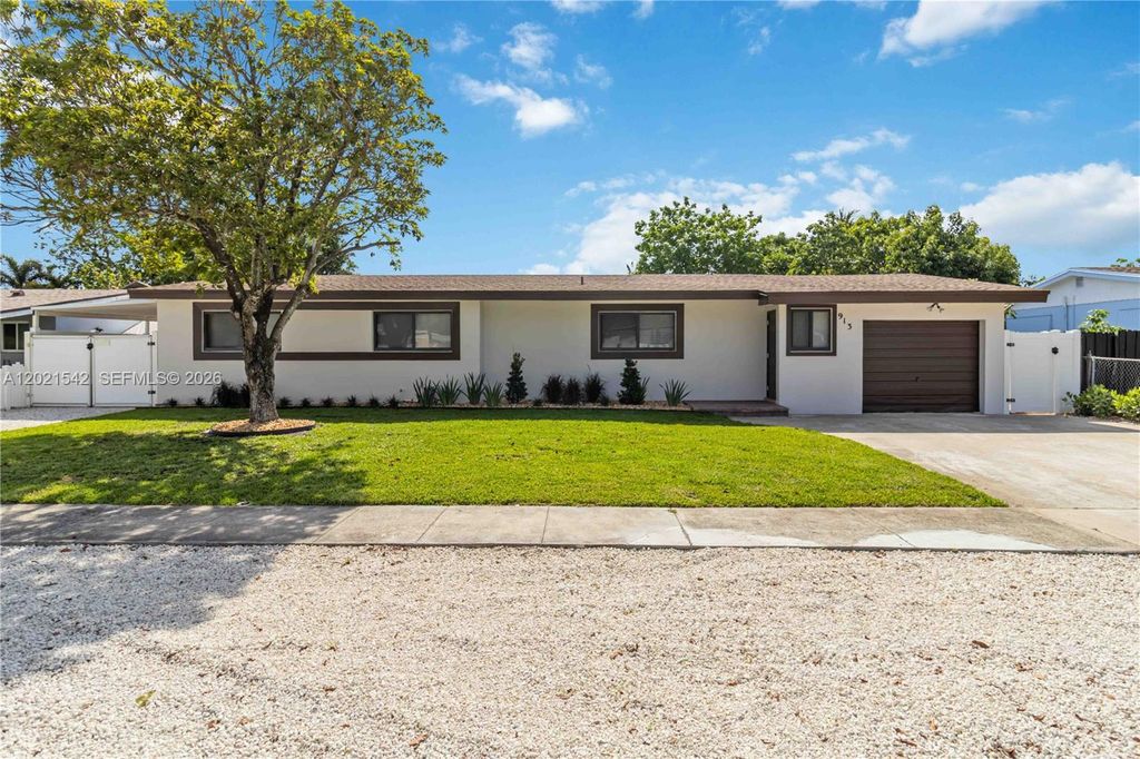 913 SW 49th Avenue, Plantation, FL 33317