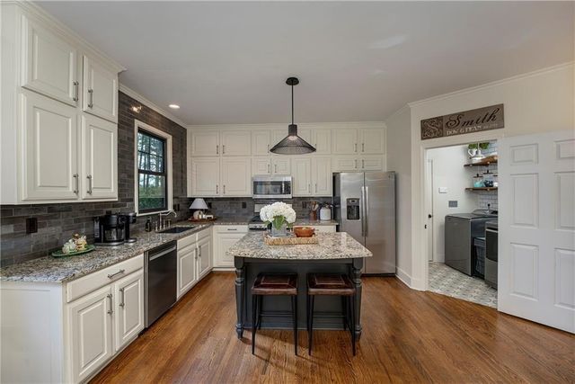 813 Hillcrest Lane, Woodstock, GA 30189