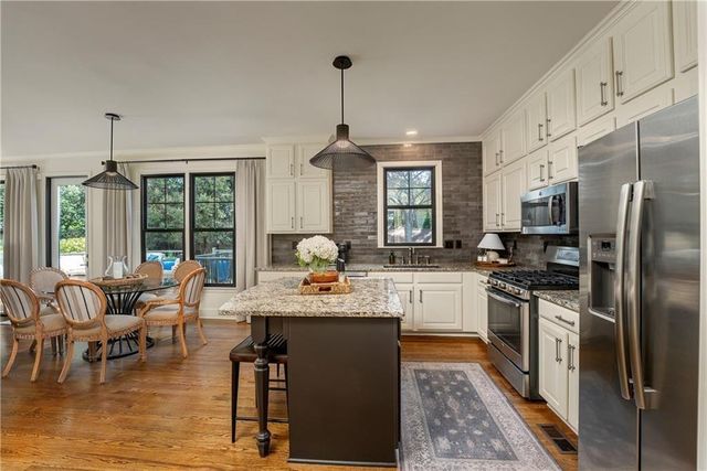 813 Hillcrest Lane, Woodstock, GA 30189