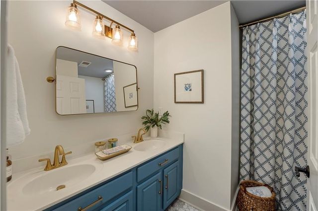 813 Hillcrest Lane, Woodstock, GA 30189