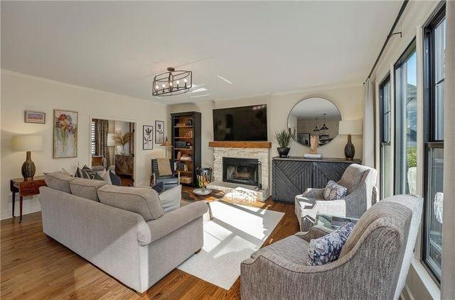 813 Hillcrest Lane, Woodstock, GA 30189