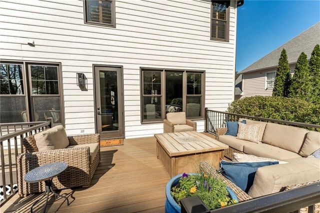 813 Hillcrest Lane, Woodstock, GA 30189