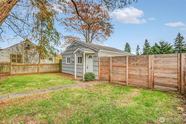 16030 15th Avenue SW, Burien, WA 98166