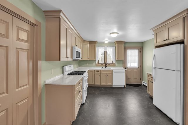 300 Padre Rd, New Braintree, MA 01531