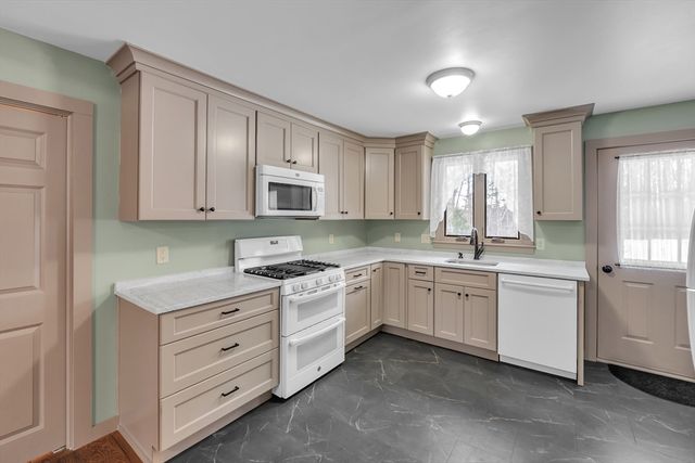 300 Padre Rd, New Braintree, MA 01531