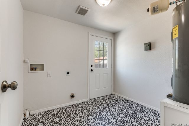 915 W Rosewood, San Antonio, TX 78201