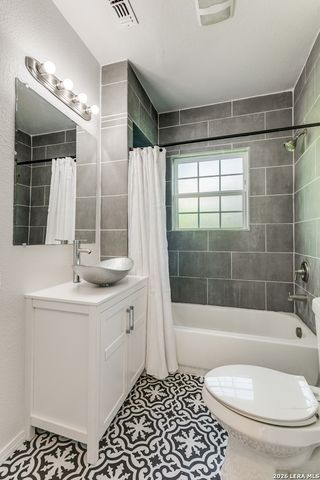 915 W Rosewood, San Antonio, TX 78201