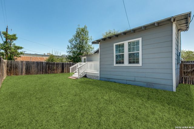 915 W Rosewood, San Antonio, TX 78201