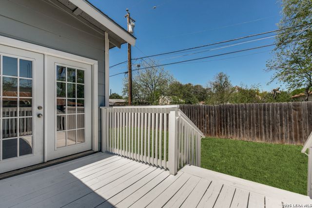 915 W Rosewood, San Antonio, TX 78201