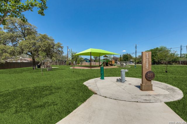 915 W Rosewood, San Antonio, TX 78201