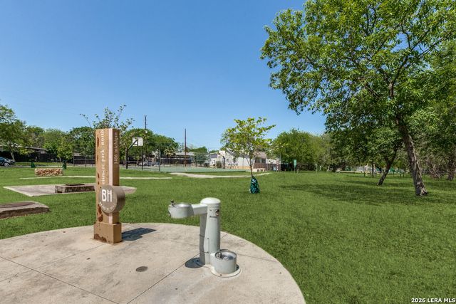 915 W Rosewood, San Antonio, TX 78201