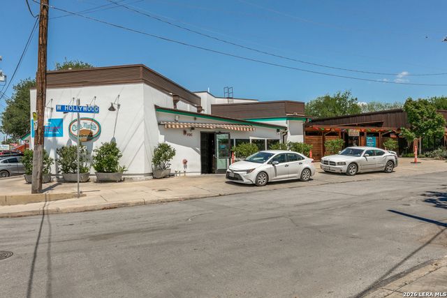 915 W Rosewood, San Antonio, TX 78201