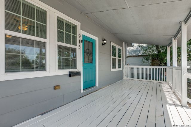 915 W Rosewood, San Antonio, TX 78201