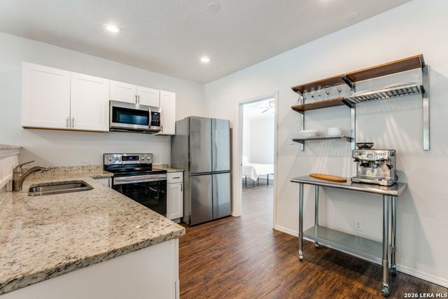 915 W Rosewood, San Antonio, TX 78201