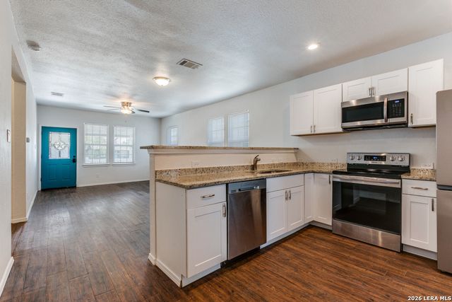 915 W Rosewood, San Antonio, TX 78201