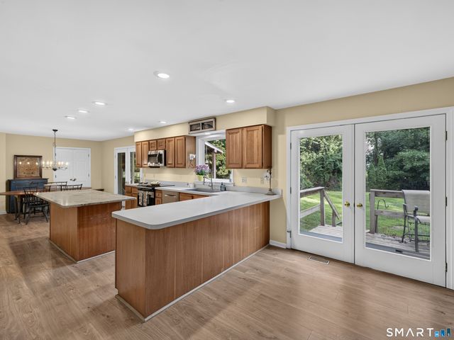 7 Bailey Drive, Guilford, CT 06437