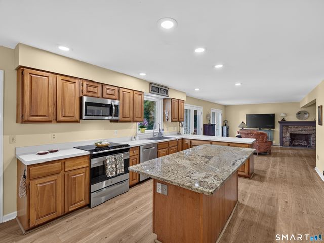 7 Bailey Drive, Guilford, CT 06437
