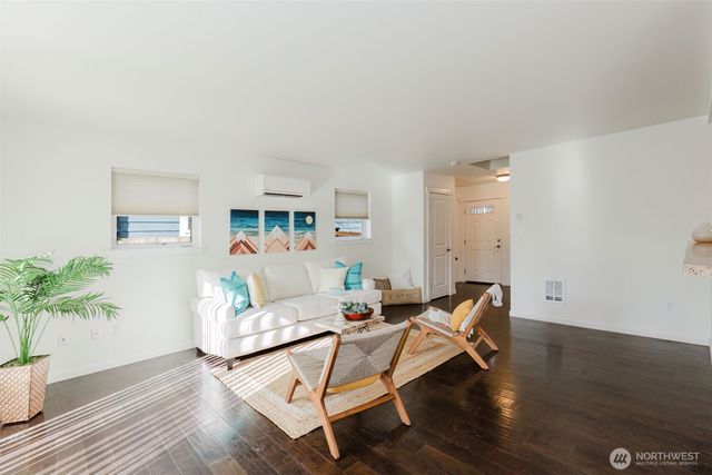 1025 12th Street, Bremerton, WA 98337