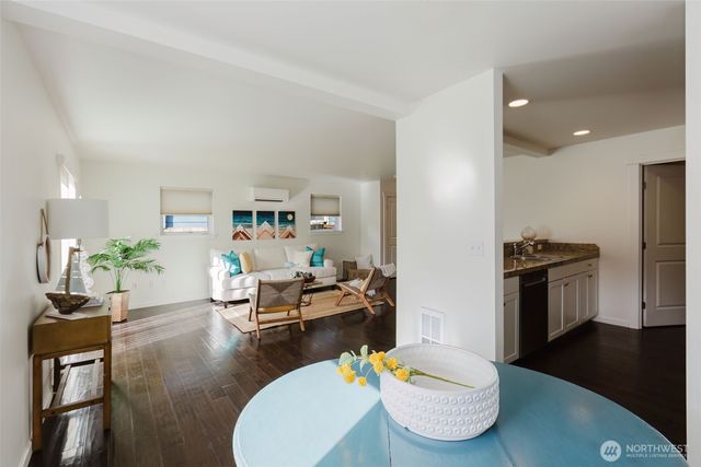 1025 12th Street, Bremerton, WA 98337