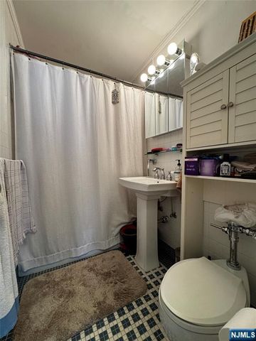 6050 Boulevard East 16J, West New York, NJ 07093