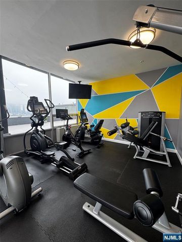 6050 Boulevard East 16J, West New York, NJ 07093