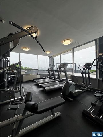 6050 Boulevard East 16J, West New York, NJ 07093