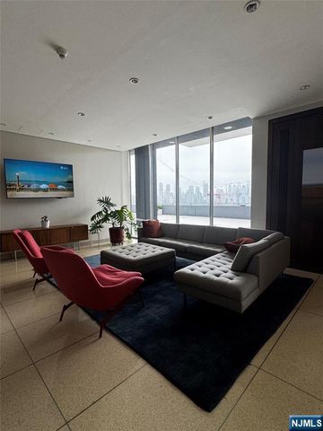 6050 Boulevard East 16J, West New York, NJ 07093