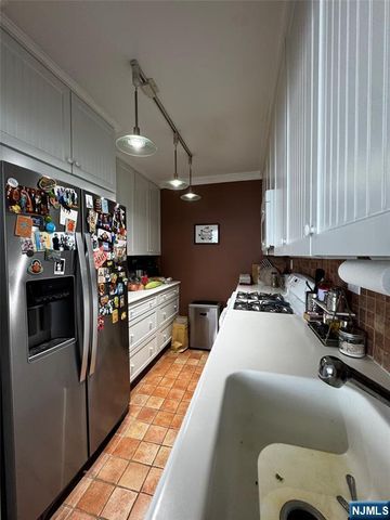 6050 Boulevard East 16J, West New York, NJ 07093