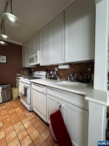 6050 Boulevard East 16J, West New York, NJ 07093