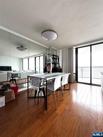 6050 Boulevard East 16J, West New York, NJ 07093