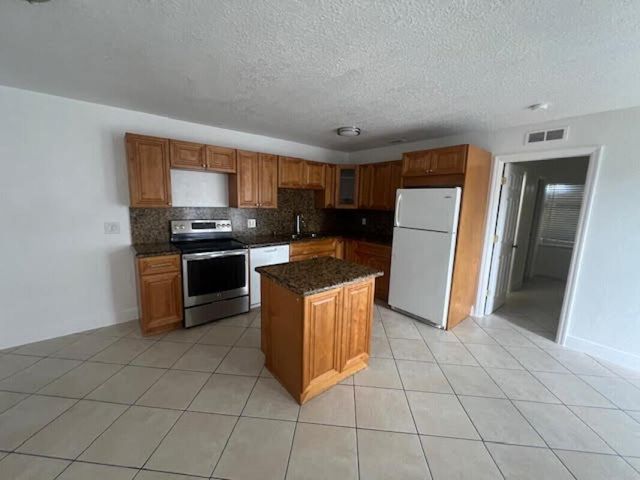 1755 Forest Hill Boulevard 17, Lake Clarke Shores, FL 33406