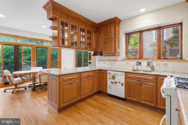 4335 CATHEDRAL AVE NW, Washington, DC 20016
