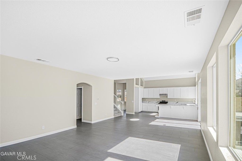 Image 12 of property listing at 5768 Monaco, Palmdale, CA 93552