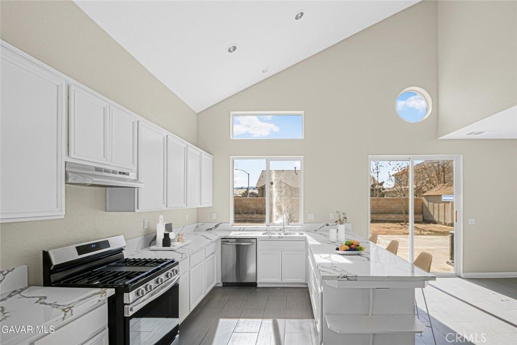 Image 4 of property listing at 5768 Monaco, Palmdale, CA 93552