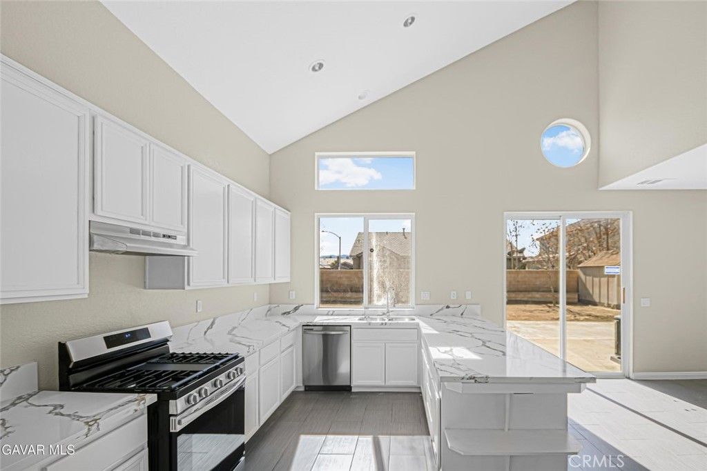 Image 5 of property listing at 5768 Monaco, Palmdale, CA 93552