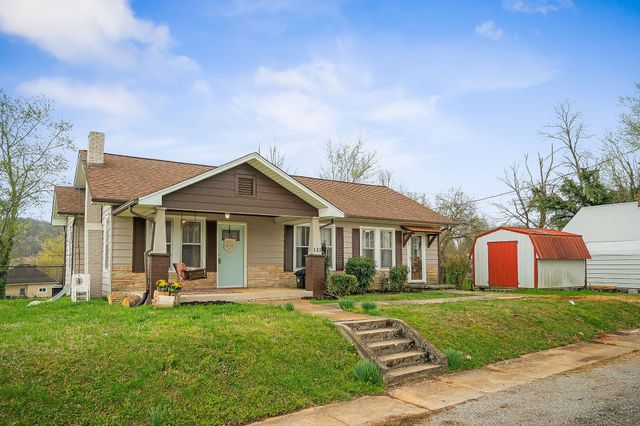 503 W 3rd St, Livingston, TN 38570