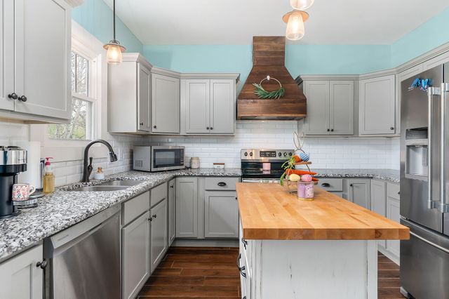 503 W 3rd St, Livingston, TN 38570