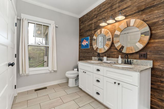 503 W 3rd St, Livingston, TN 38570