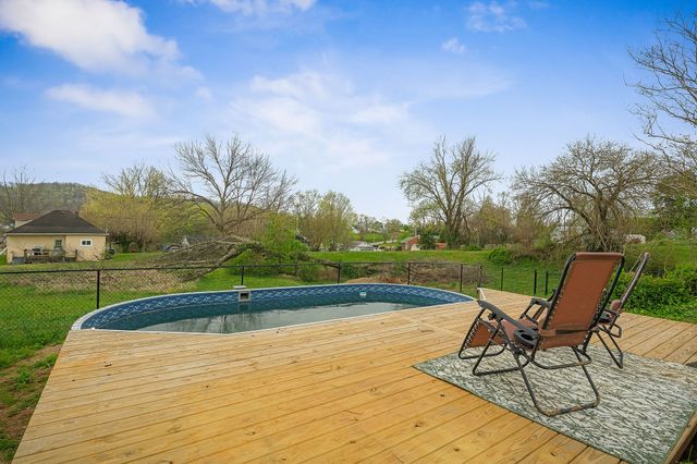 503 W 3rd St, Livingston, TN 38570