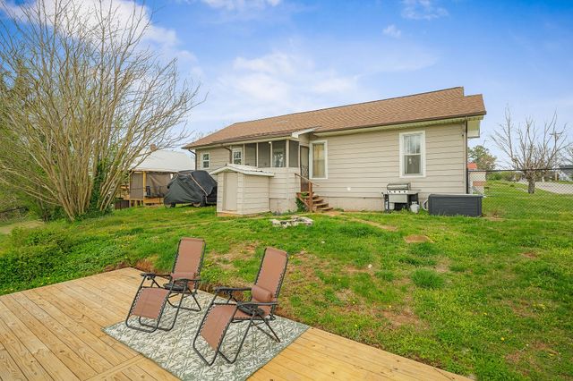 503 W 3rd St, Livingston, TN 38570