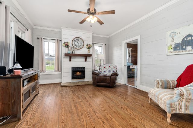 503 W 3rd St, Livingston, TN 38570