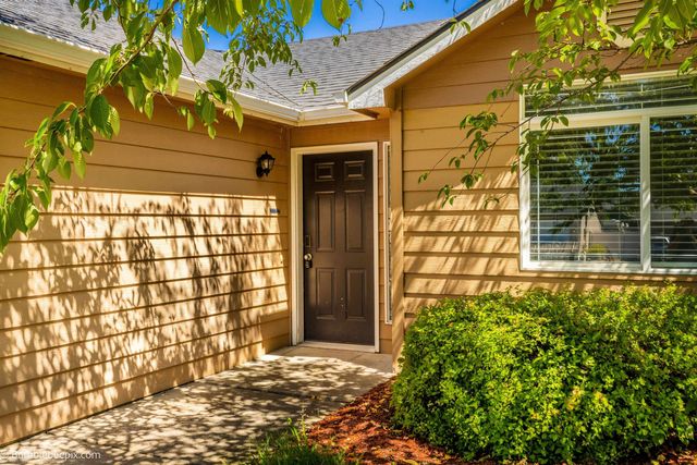 1620 N Rio Grande Ln, Greenacres, WA 99016