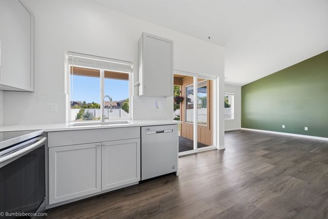 1620 N Rio Grande Ln, Greenacres, WA 99016