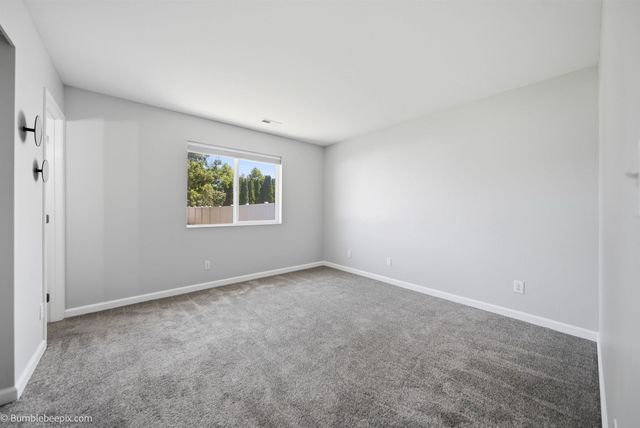 1620 N Rio Grande Ln, Greenacres, WA 99016